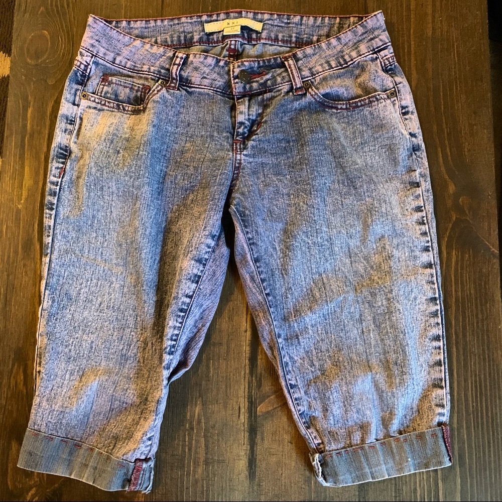XXI vintage looking shorts size 27. Have a purplish hue